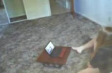 Studente stiekem gefilmd tijdens het mastuberen terwijl ze porno kijkt